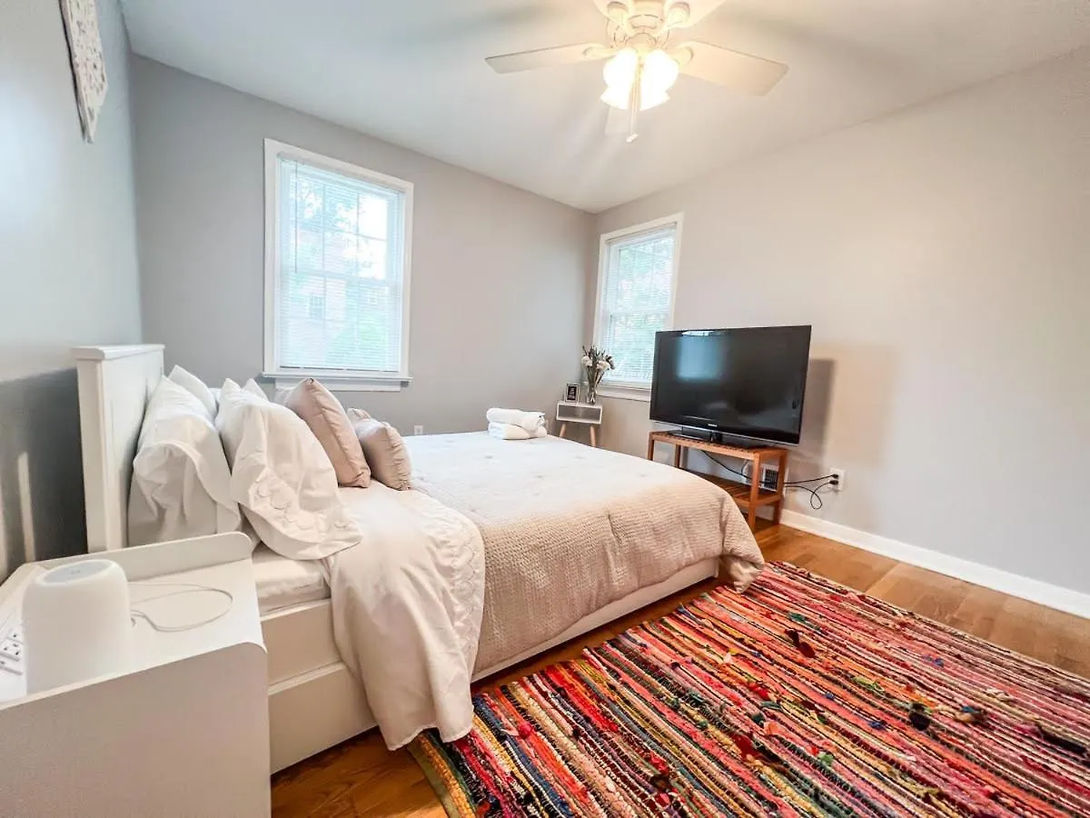 Charming 3Br Apartment In The Heart Of 리치먼드