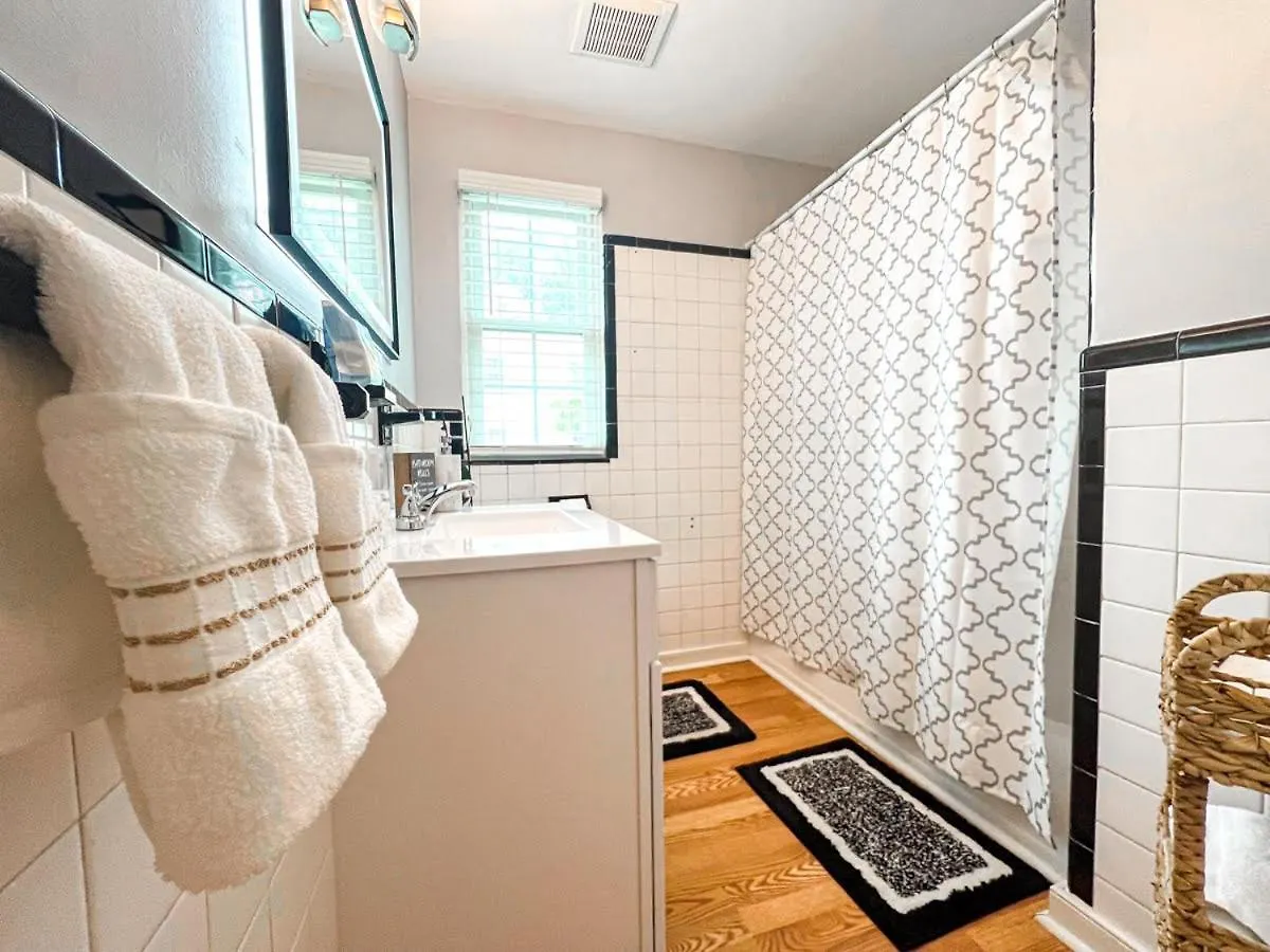 Charming 3Br Apartment In The Heart Of 리치먼드